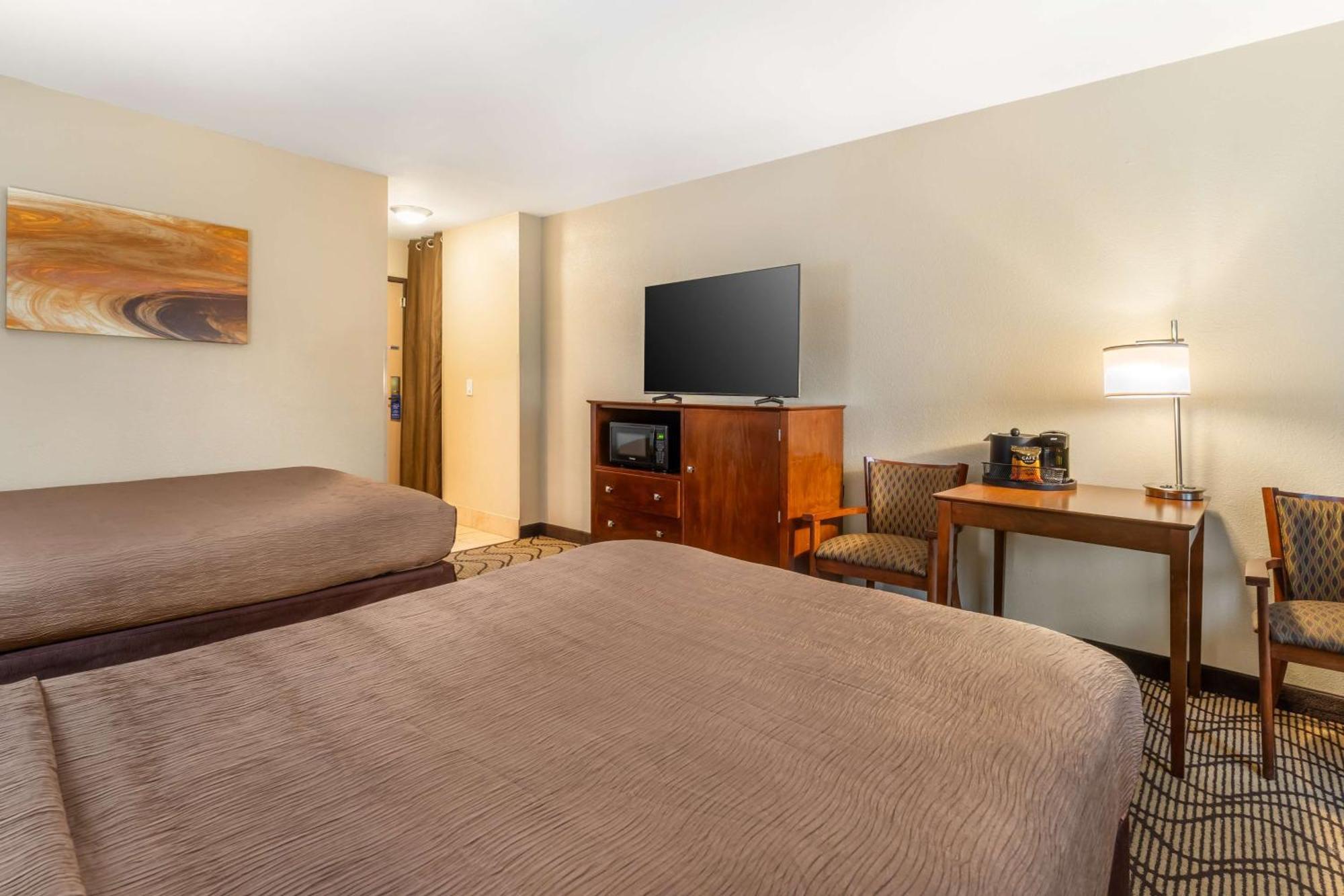 Western John Muir Hotel